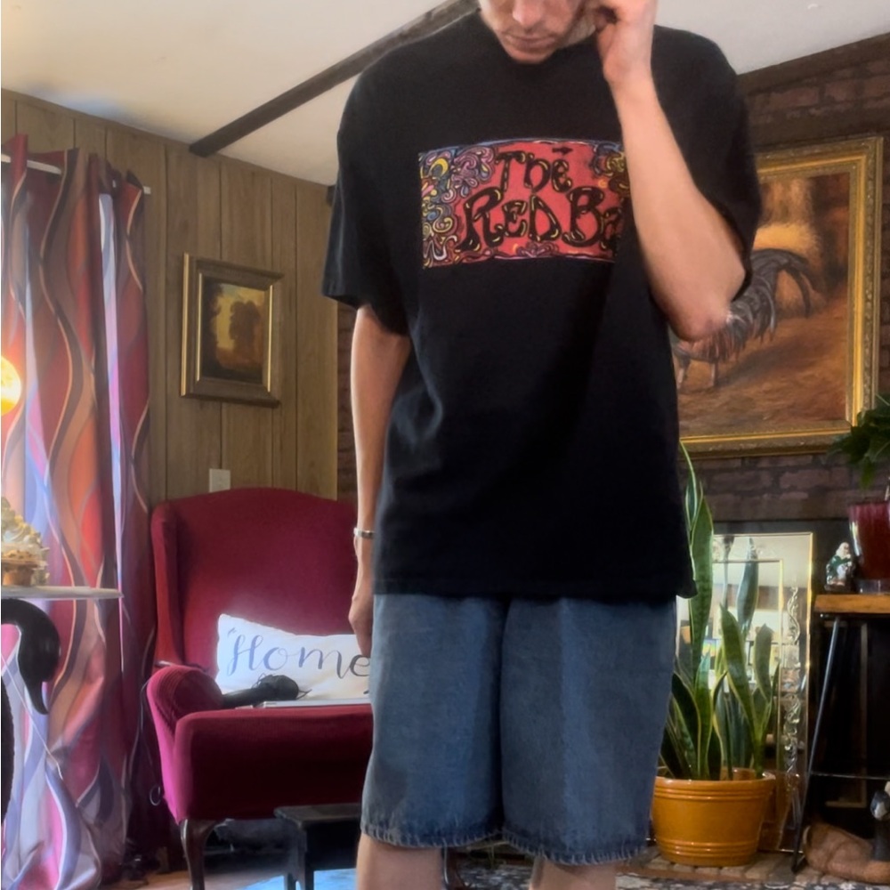 Gildan Men's “Red Bar” Black graphic Tee